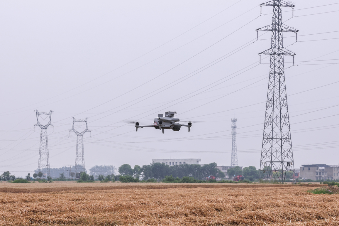 CHINA-ANHUI-FUYANG-SMART FARM-WHEAT HARVEST (CN)