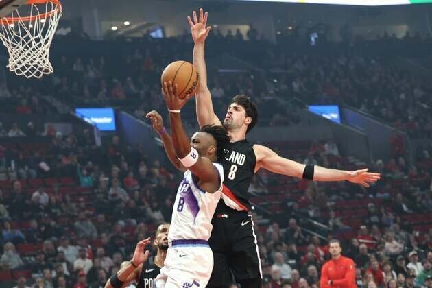 Second-quarter turnaround sparks Blazers past Jazz