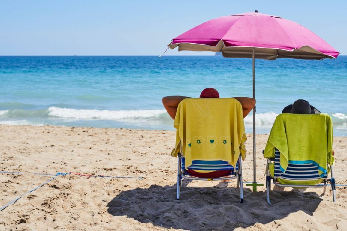 People who reserve sunbeds on Spanish beaches could face fines