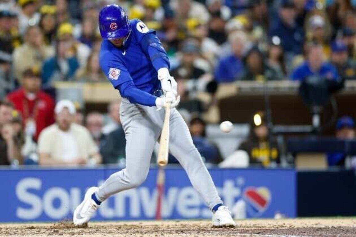 Cubs break game open late to get by wild Padres