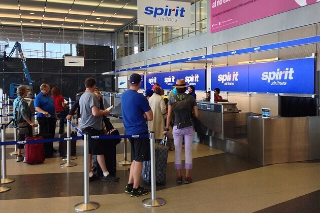 Rivals cap fares, assist passengers after Spirit shutdown