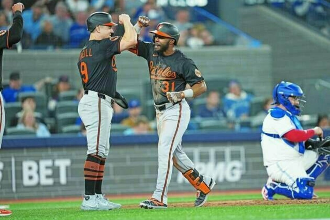 MLB roundup: Orioles blast record 6 homers to rout Blue Jays
