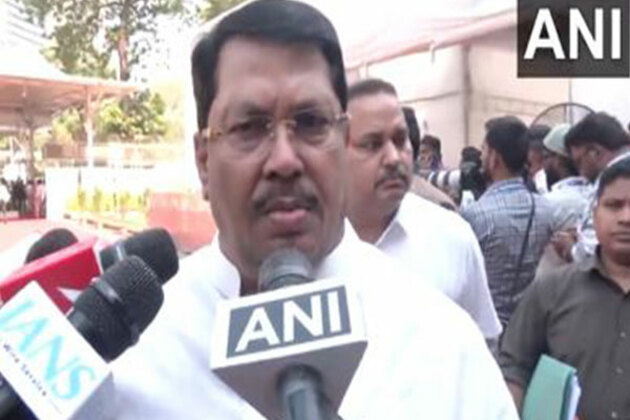 "Kamra's decision not to apologise is right," says Congress MLA Vijay Wadettiwar