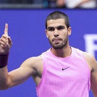 Carlos Alcaraz leads upset-free day at Australian Open