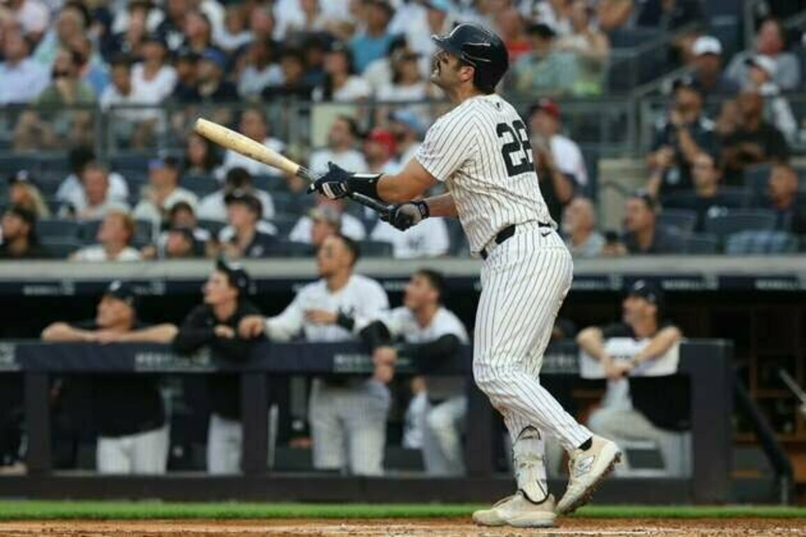 Kyle Schwarber homers twice as Phillies outslug Yankees