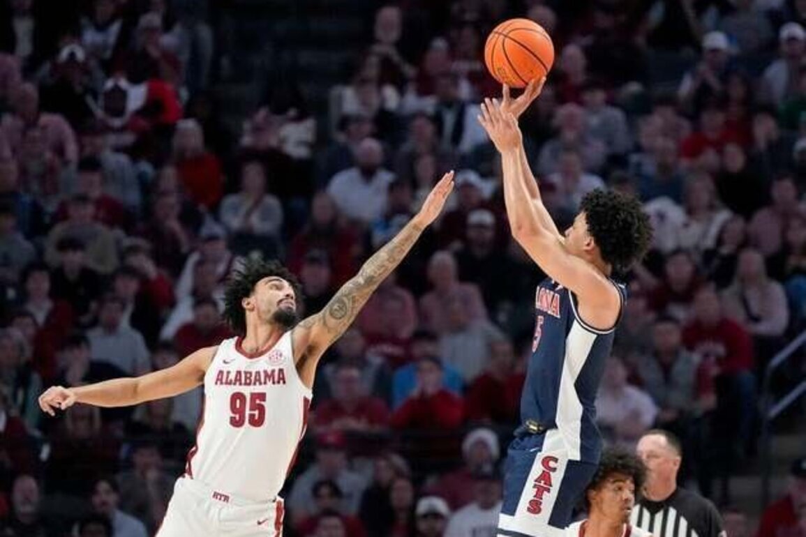 No. 1 Arizona blasts No. 12 Alabama thanks to career high from Brayden Burries