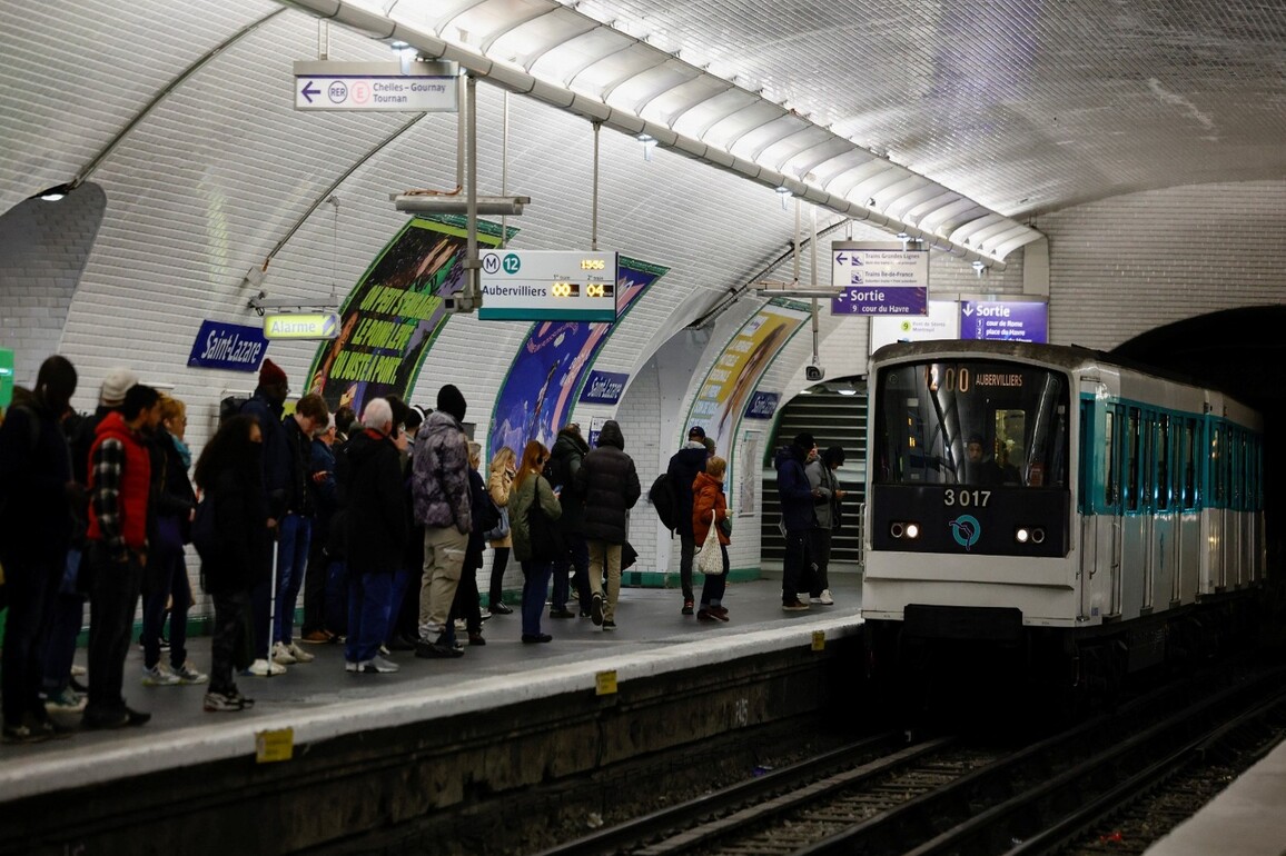 Three women stabbed at Paris metro stations, suspect arrested