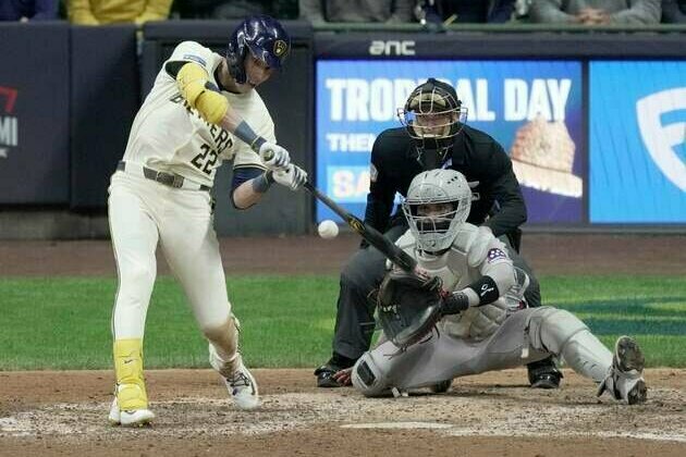 MLB roundup: Christian Yelich, Brewers slam Red Sox in 10