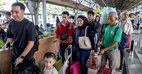 Indonesians prepare for Eid homecoming migration