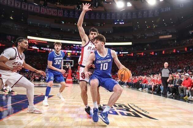 Dylan Darling, No. 17 St. John's cruise past Creighton