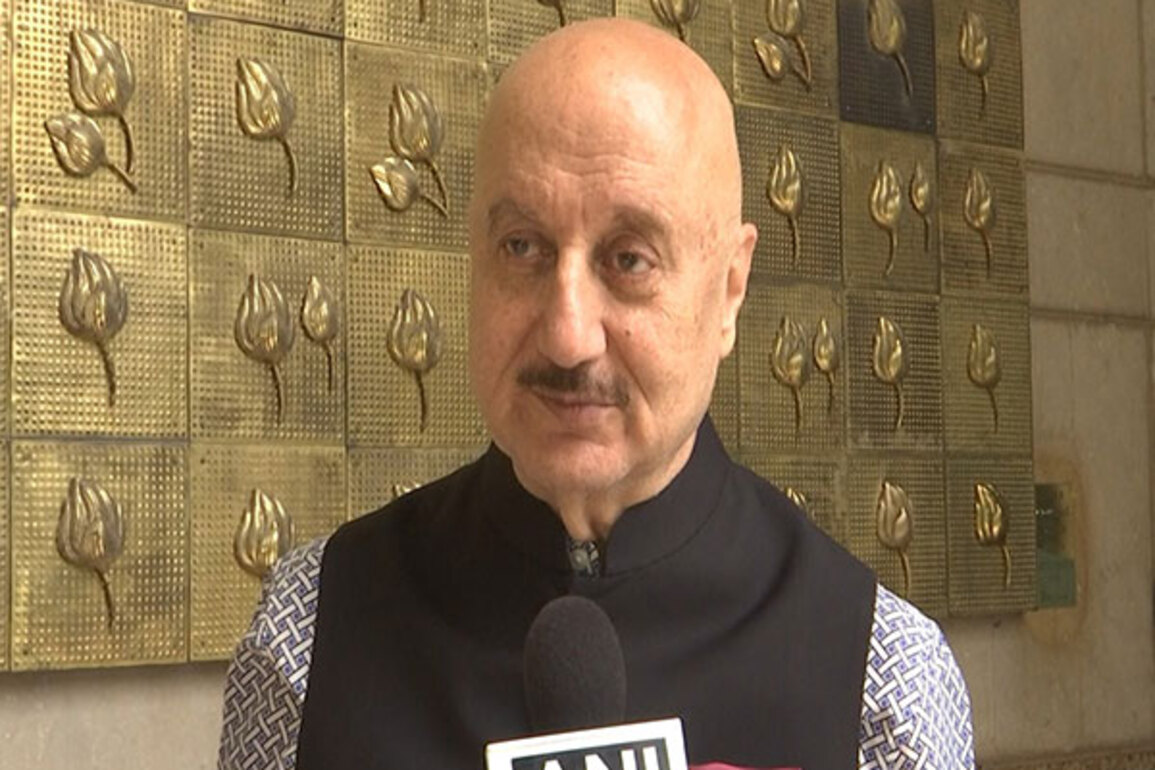 Independence Day: Anupam Kher hails PM Modi for his vision of 'Atmanirbhar Bharat', says "every Indian is proud of it"