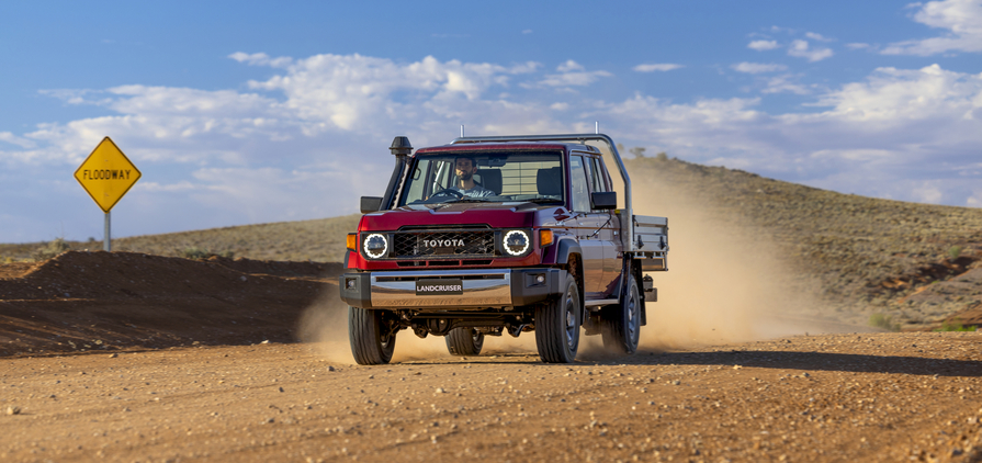 A manual gearbox is now an option for most of the Toyota LandCrusier 70 Series.