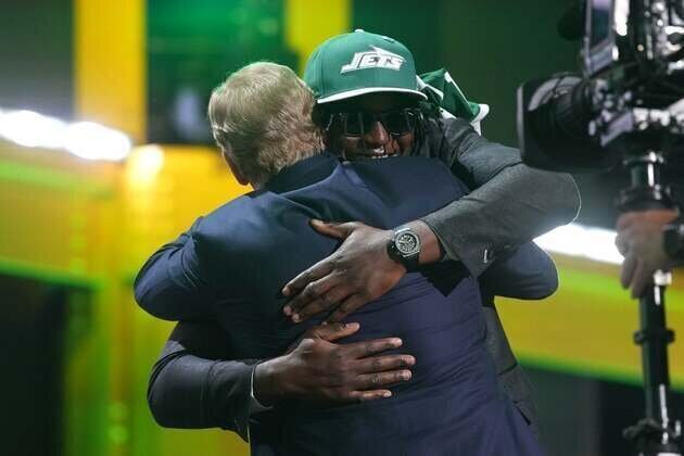 NFL draft sees surprises galore after Raiders' Fernando Mendoza slam dunk