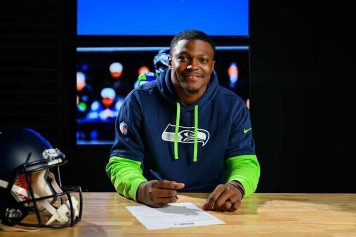 Seahawks Sign Second-Round Pick Bud Clark