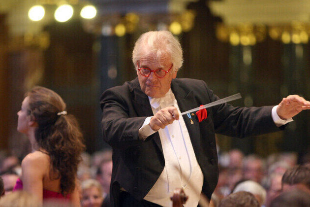 EU conductor under fire for accepting Russian honor  Politico