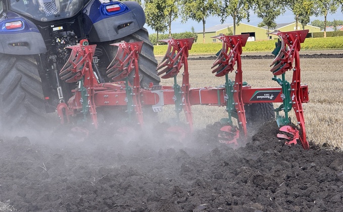 New generation of sheer bolt protected Variomat plough with an ircrease breakout force of 5,000kg with headstocks from 200-380hp New generation of sheer bolt protected Variomat plough with an ircrease breakout force of 5,000kg with headstocks from 200-380hp