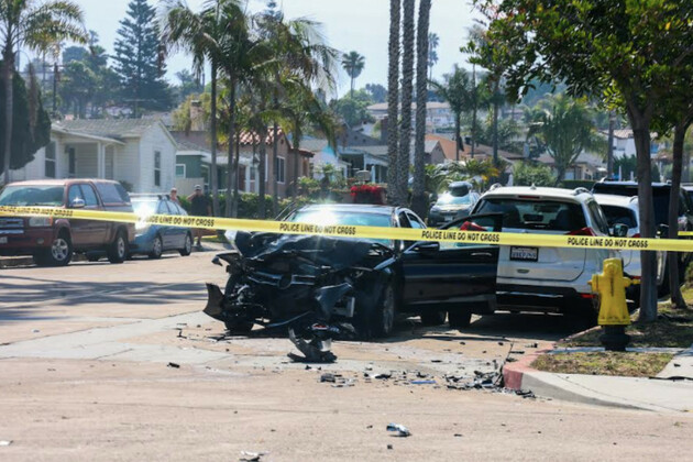 Police shoot, kill man after Mercedes Benz crash in Ocean Beach