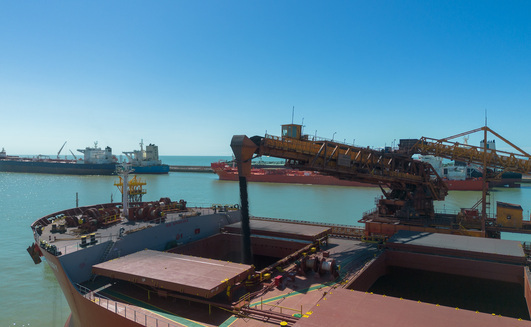 Embarque de minério de ferro da Anglo no Porto do Açu rio de janeiro ferroport