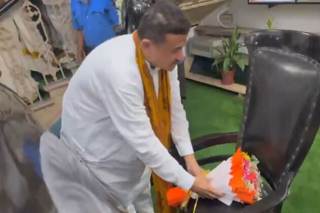 CM Suvendu Adhikari visits Kolkata Municipal Corporation, pays tribute to Netaji Subhas Chandra Bose
