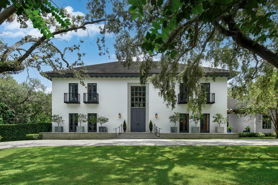 Elle Macpherson sells Florida mansion for $18.5M amid cancer backlash