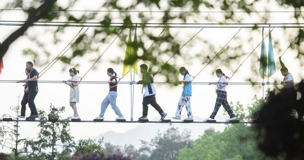 EconomyInFocus | May Day holiday consumption mirrors China\'s economy vitality