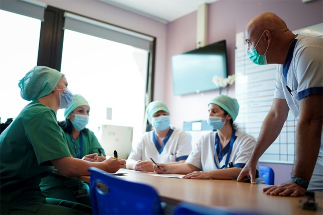  tress levels have reached such levels in elgium that the number of healthcare workers thinking about quitting is more than double the usual   enzo 
