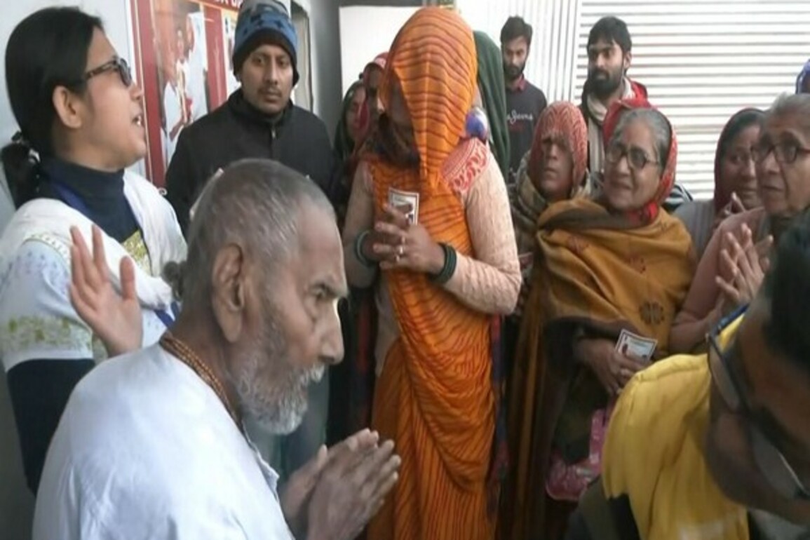 Yoga guru Swami Sivananda passes at 128, CM Yogi pays tribute