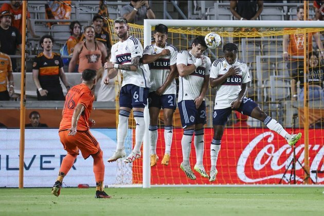 Hector Herrera's goal, assist lead Dynamo past Whitecaps