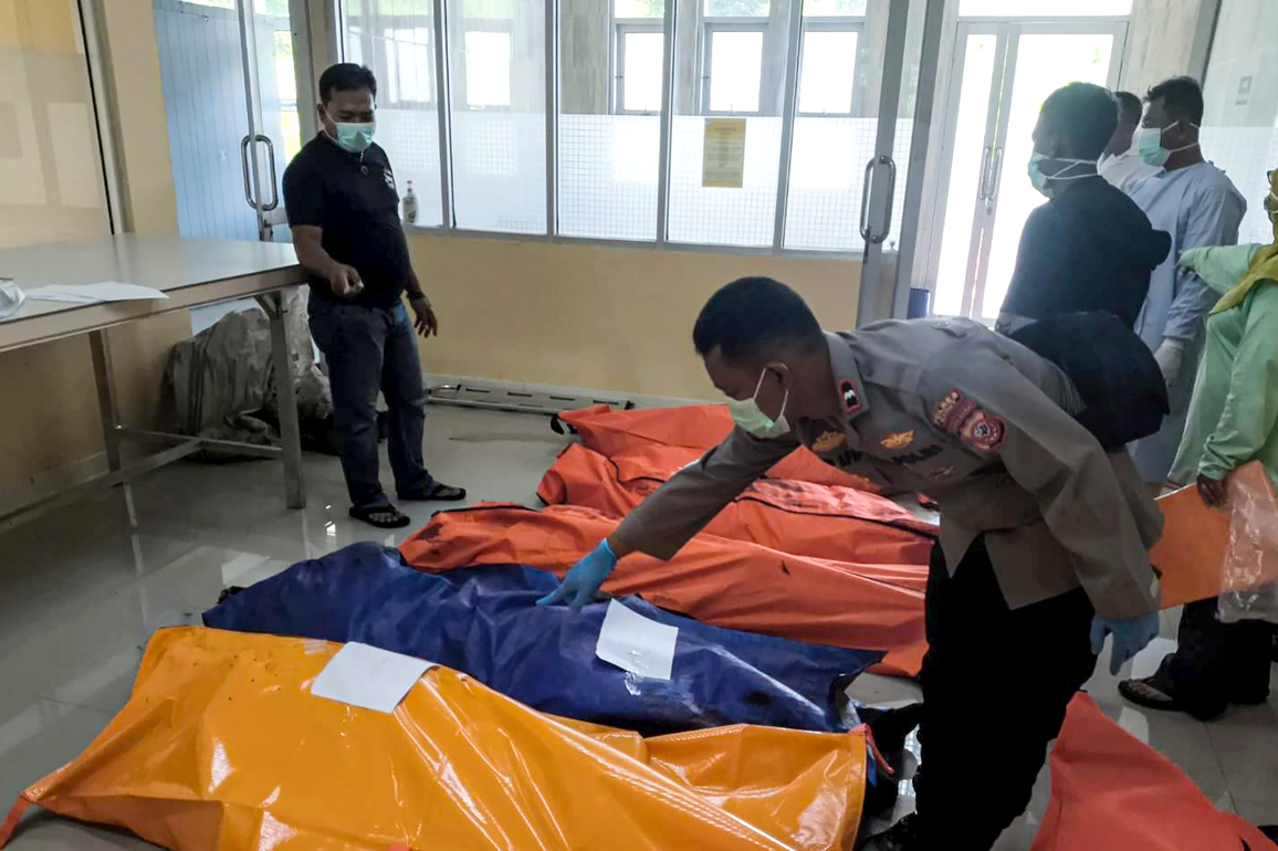 PhotoFlash | 13 killed in Indonesian army ammunition disposal blast