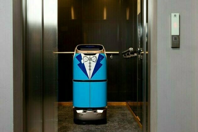 Meet the Hotel Service Robot BUTLERBOT at M Social Auckland, the First of Its Kind in New Zealand