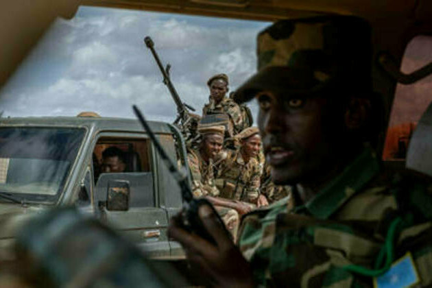 Terrorists stage deadly attack on hotel in Somalia (VIDEO)