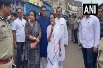 West Bengal CM Mamata Banerjee visits Khidirpur market, announces compensation for shops affected in fire