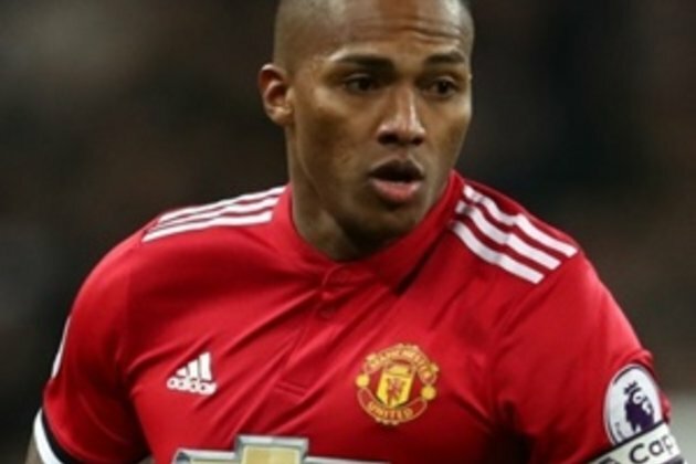 Ecuador honors Valencia for his decade at Man United