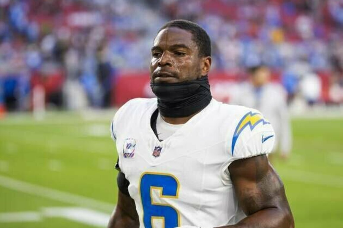 Chargers LB Denzel Perryman facing weapons charges