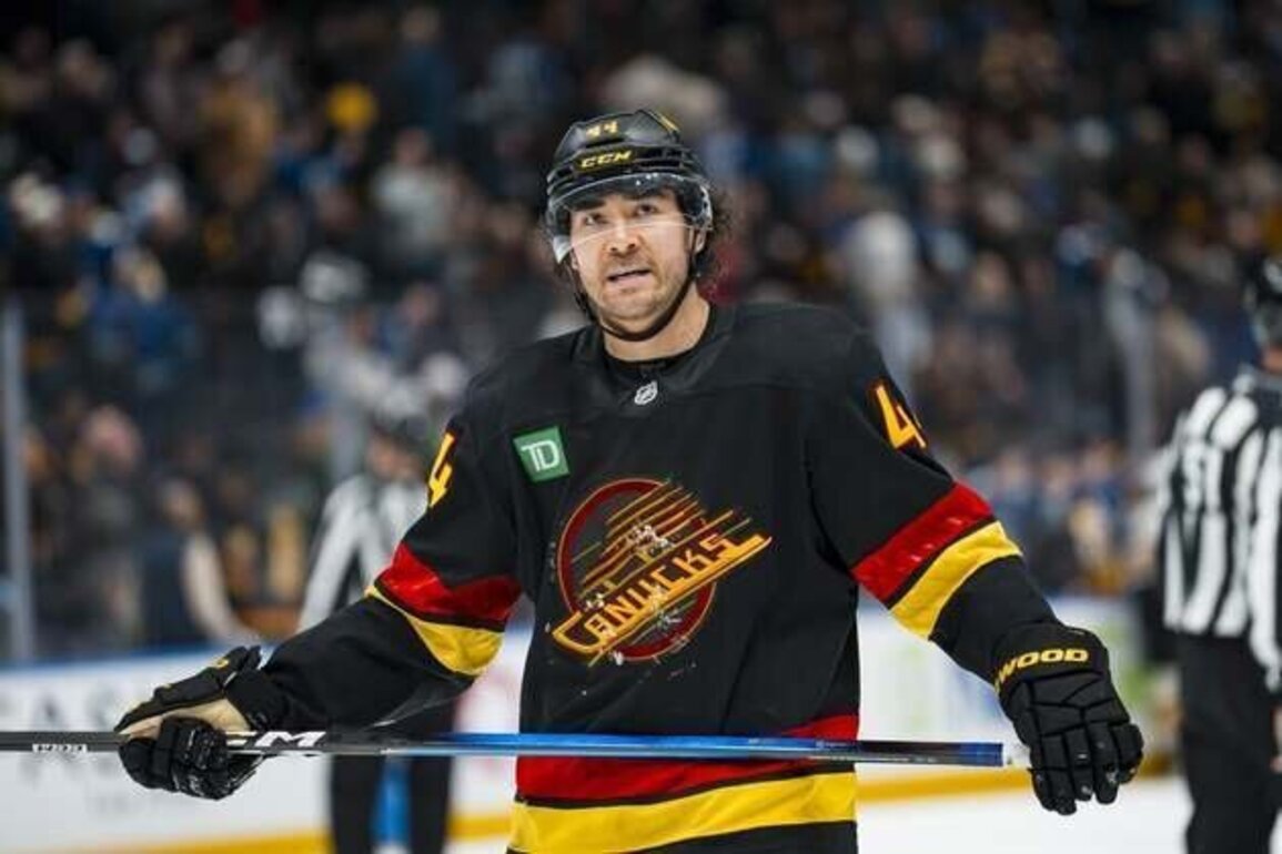 Sharks acquire F Kiefer Sherwood from Canucks