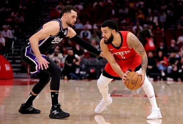 Balanced scoring pushes Kings past Rockets