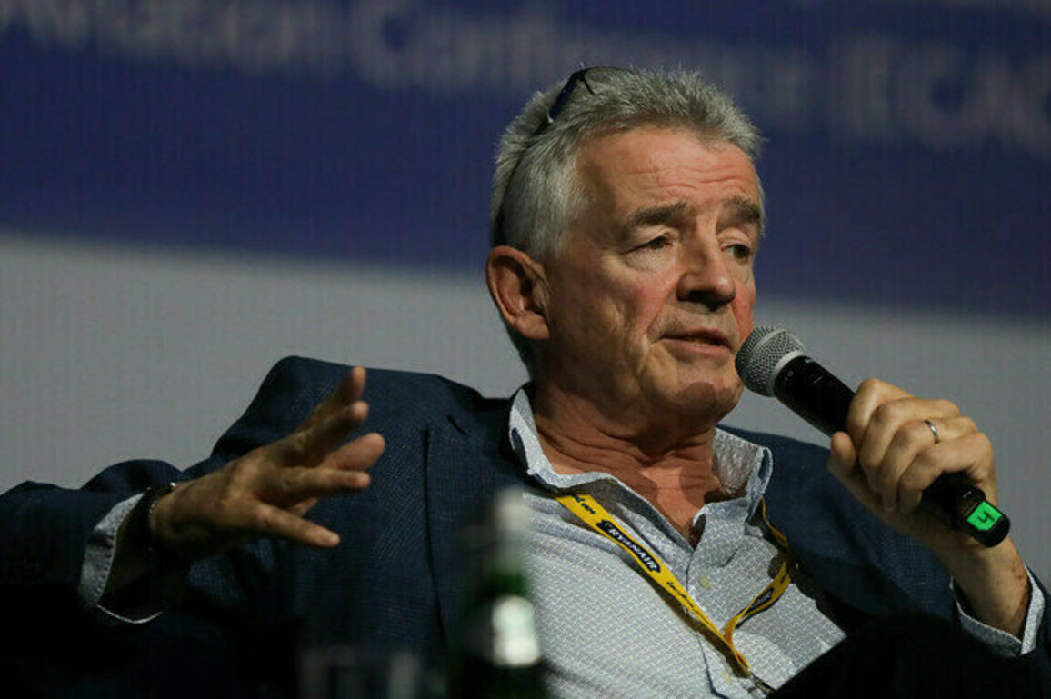Useless von der Leyen should quit  Ryanair boss