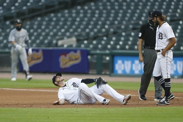 Tigers place 1B Cron on injured list