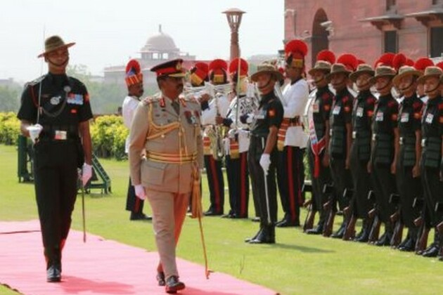 Lt General BKGM Lasantha Rodrigo, Commander of Sri Lanka Army reaches India