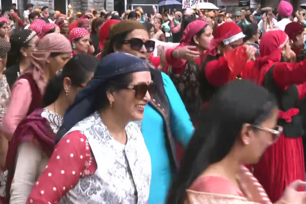 Over 300 women perform Maha Nati at Shimla Summer Festival, take pledge against drug abuse and violence