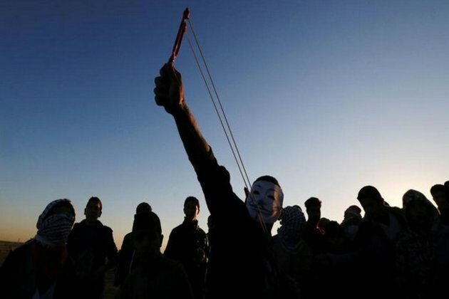 US: Right-wing militia detaining migrants at gunpoint: report