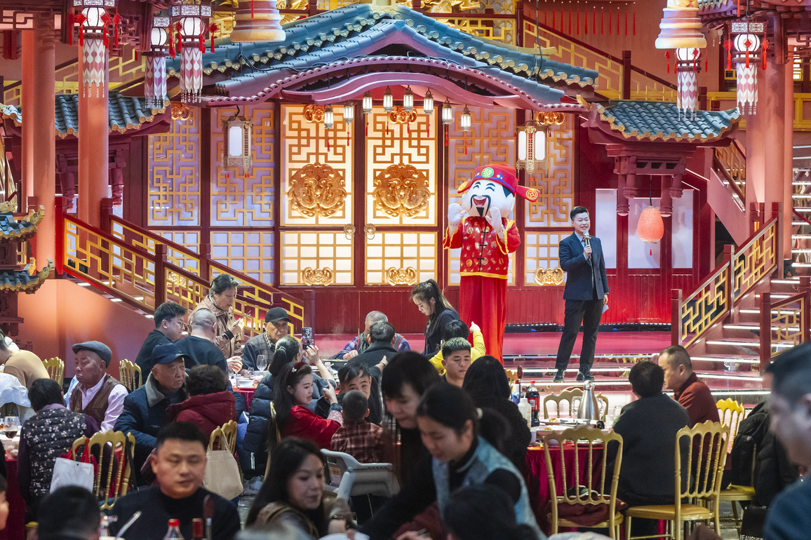 CHINA-CHINESE NEW YEAR'S EVE-DINNERS & FEASTS (CN)