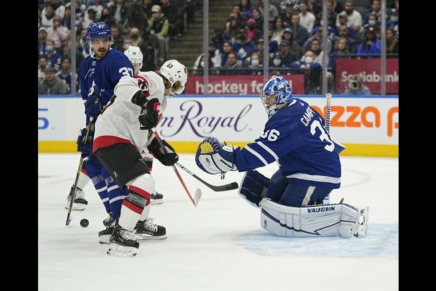 Maple Leafs strike early, down Senators