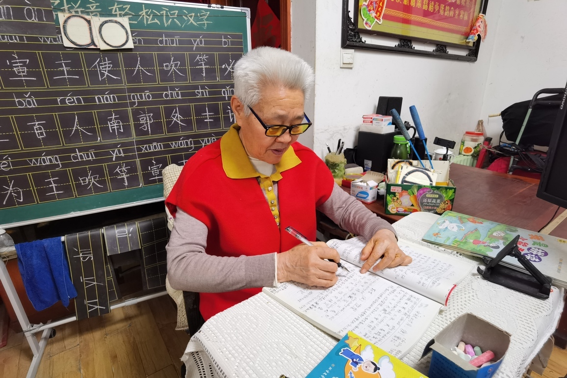 CHINA-ANHUI-HUAINAN-RETIRED TEACHER-LESSONS (CN)