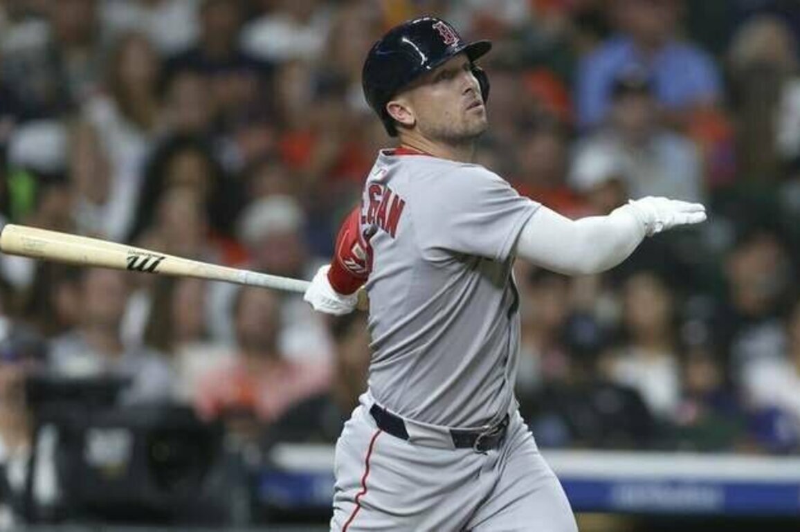 Red Sox homer four times in final four innings; rout Astros to even series