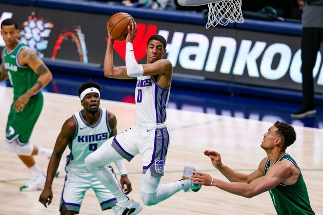 Buddy Hield, Kings surprise Mavericks