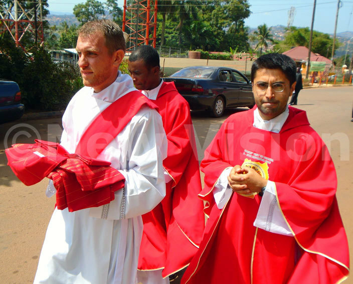  avide e rcangelis in procession for his priestly ordination at ubaga athedral on une 29 2016