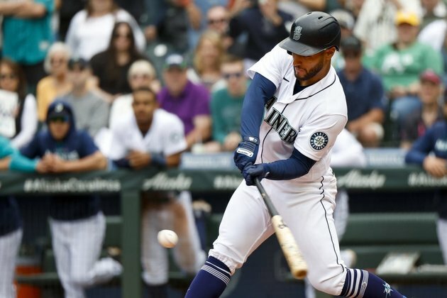 Mariners rally to beat A's on walk-off single