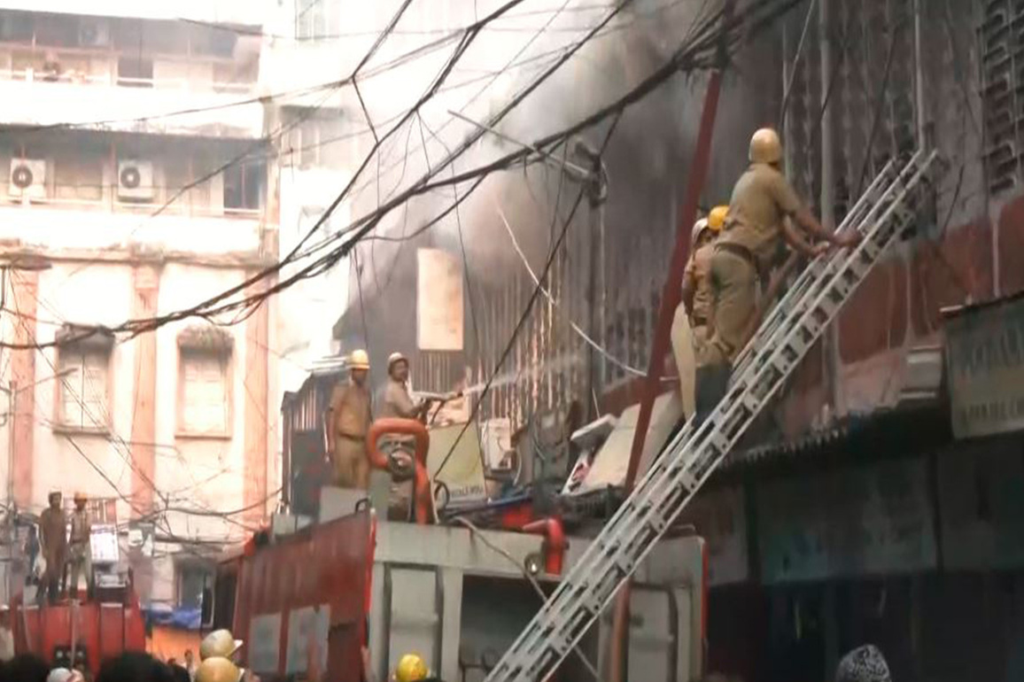 West Bengal: Fire breaks out at electronics warehouse in Kolkata, no casualties reported