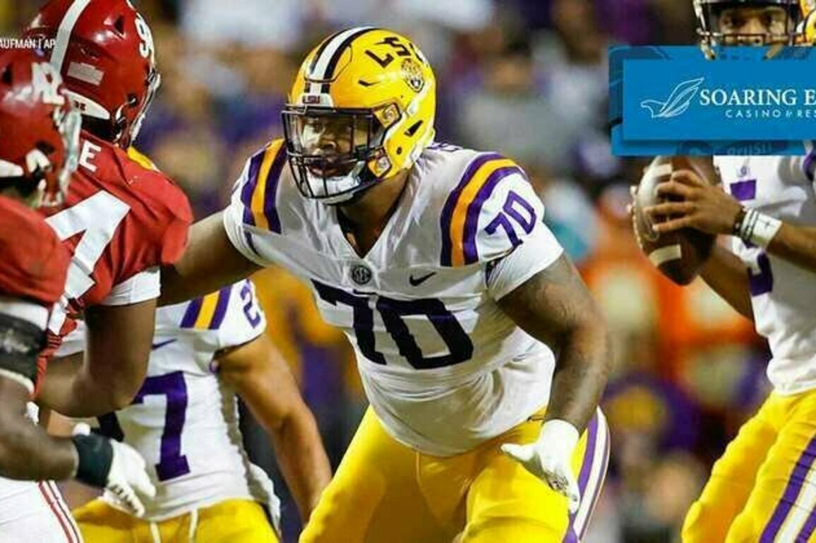 Lions trade up, draft offensive lineman Miles Frazier